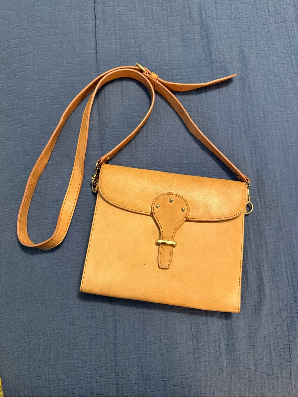 Crown Vintage Tan Crossbody Saddle Bag with Gold Hardware